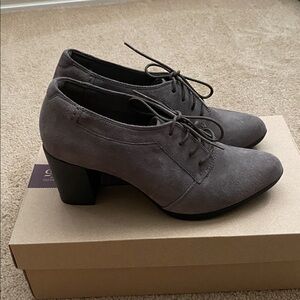 Clarks Charcoal Suede Lace-Up Oxfords